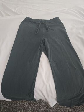 SKIMS Straight Leg Pants in Dark Green